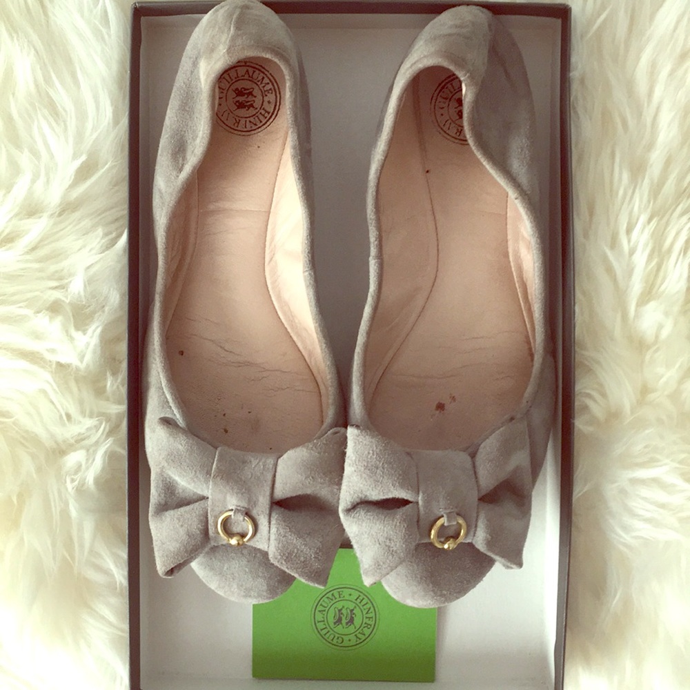 Gray suede ballerina flats with pierced bow